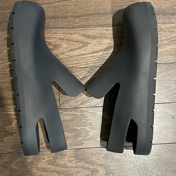 Bottega Veneta Black Puddle Loafer - Picture 3 of 4